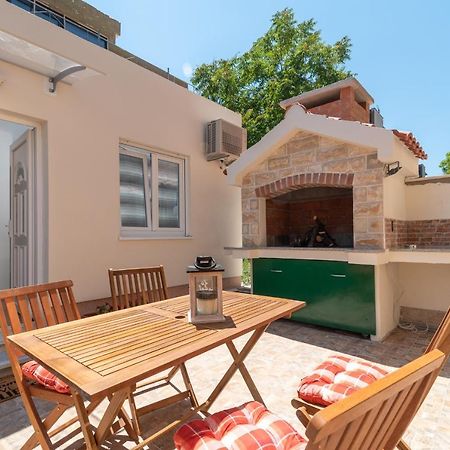 Апартаменти Small Private House With A Terrace In Трогір Екстер'єр фото