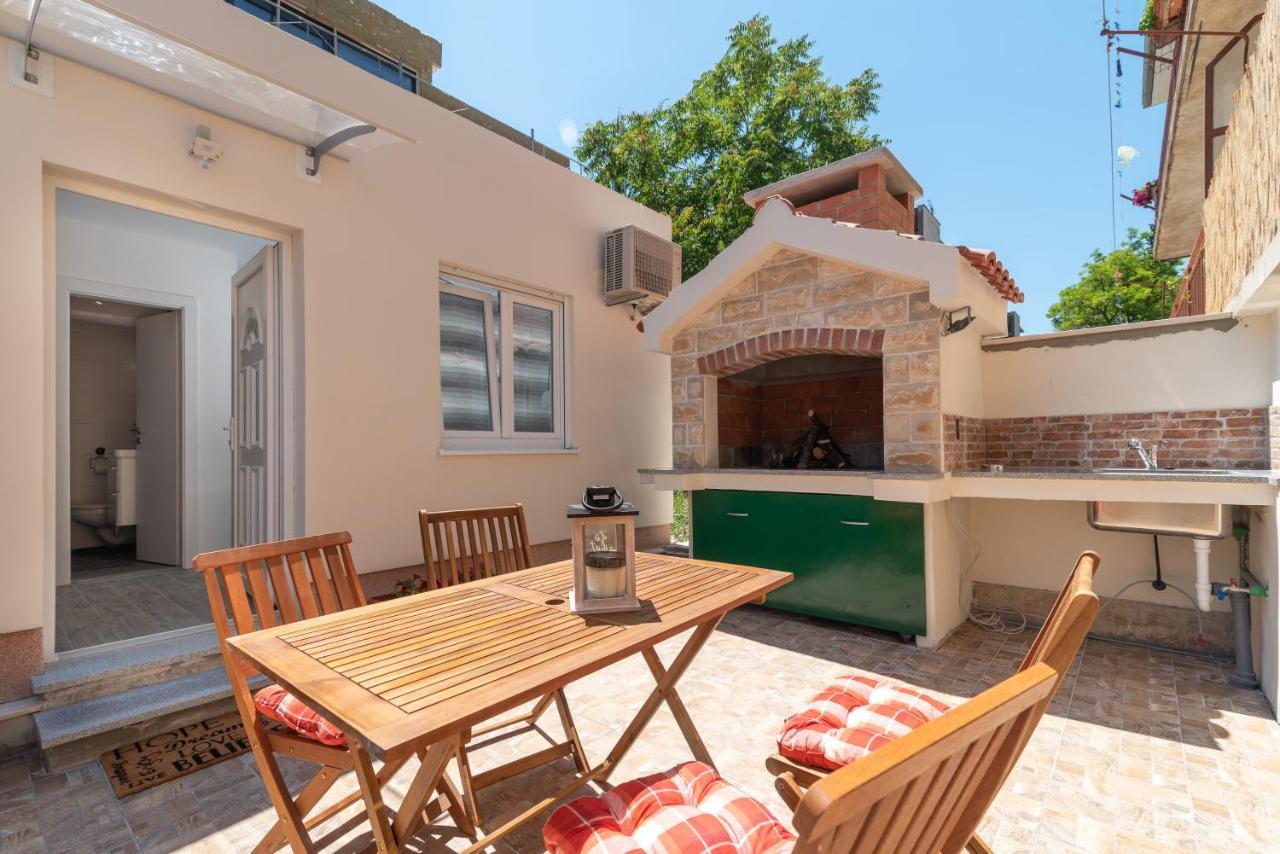 Апартаменти Small Private House With A Terrace In Трогір Екстер'єр фото